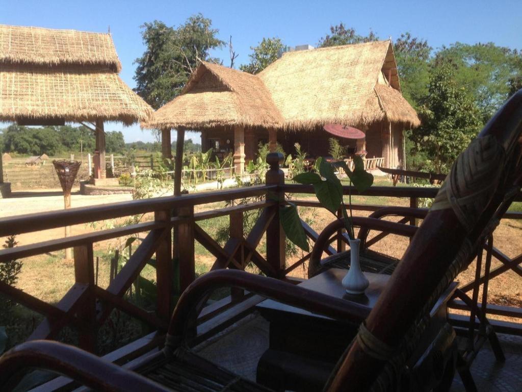 Mr Charles River View Lodge Hsipaw Exterior photo