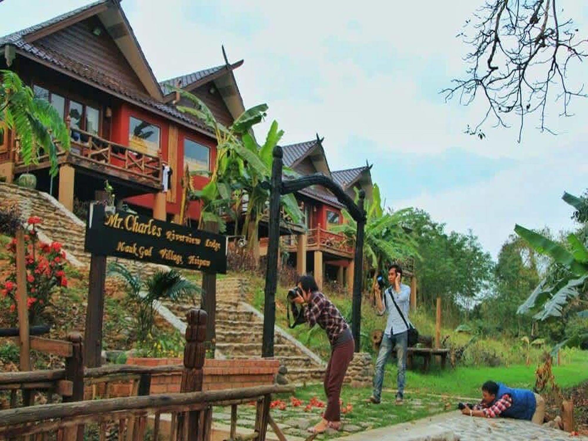 Mr Charles River View Lodge Hsipaw Exterior photo