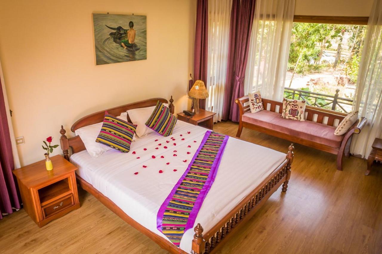 Mr Charles River View Lodge Hsipaw Exterior photo