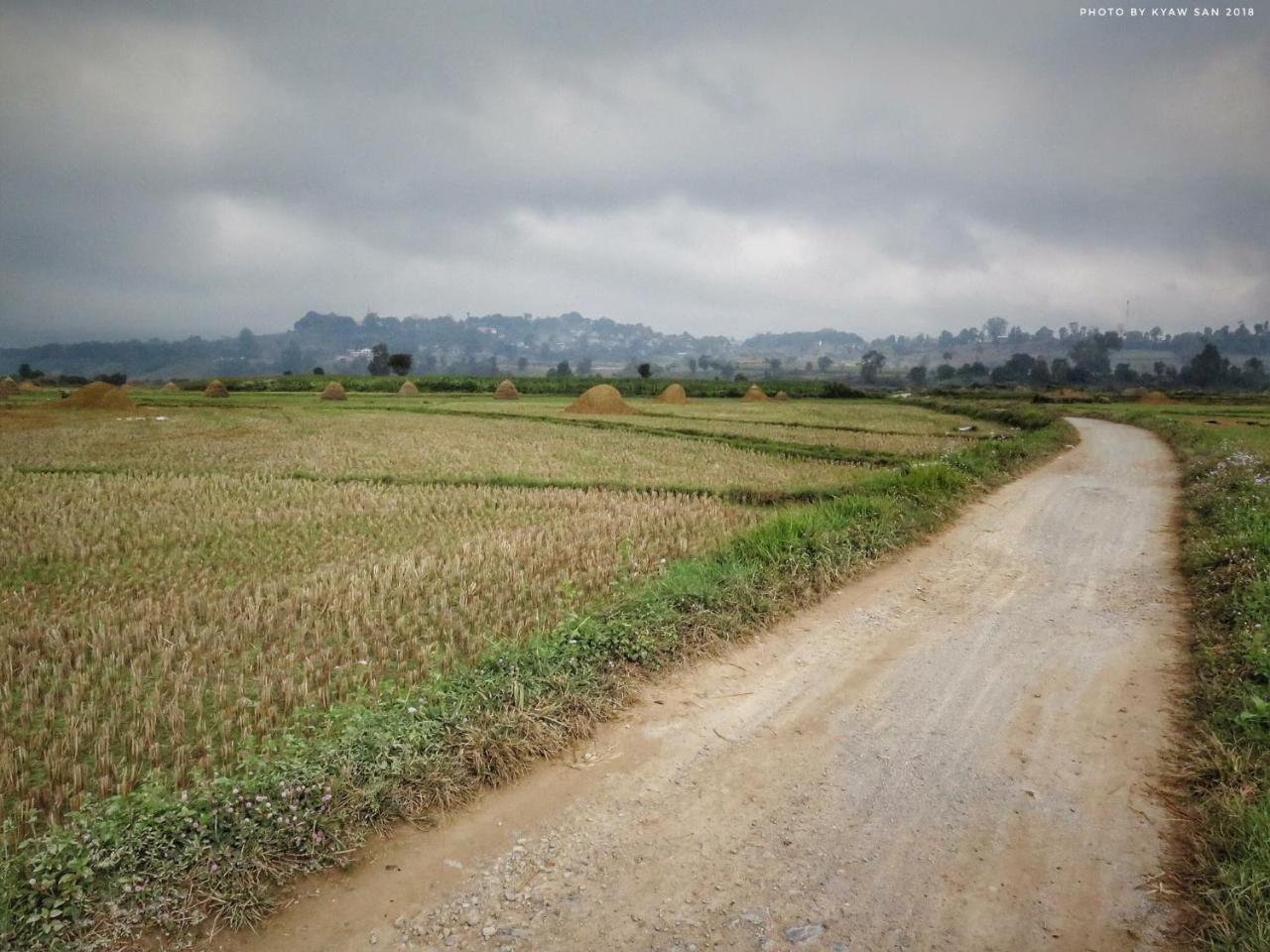 Mr Charles River View Lodge Hsipaw Exterior photo