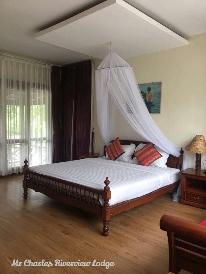 Mr Charles River View Lodge Hsipaw Exterior photo