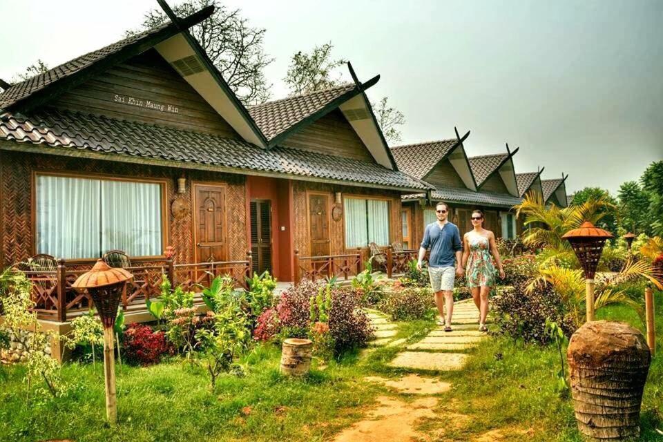 Mr Charles River View Lodge Hsipaw Exterior photo