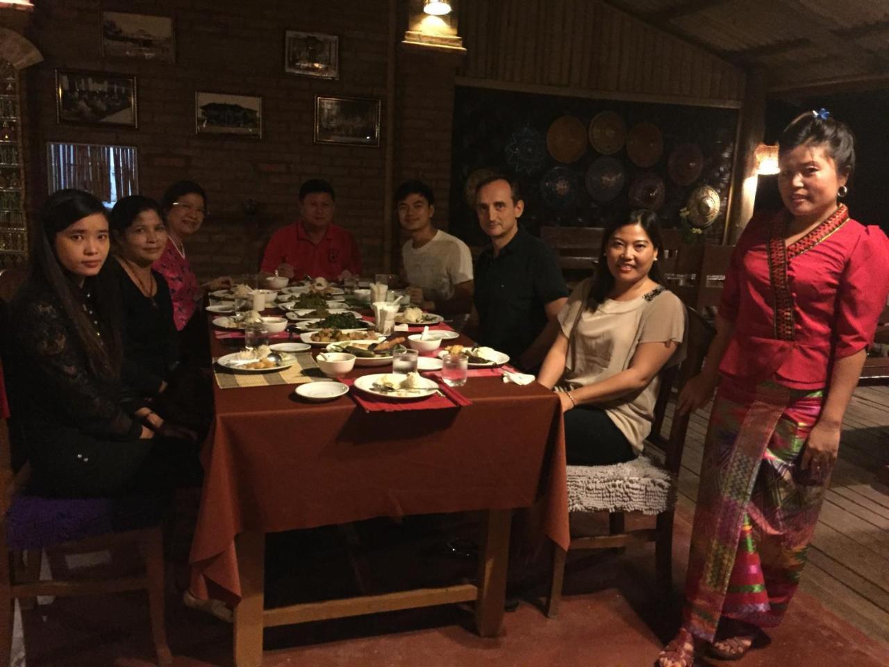Mr Charles River View Lodge Hsipaw Exterior photo