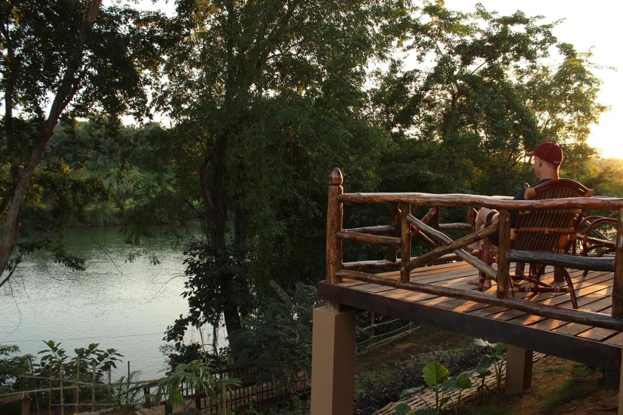 Mr Charles River View Lodge Hsipaw Exterior photo